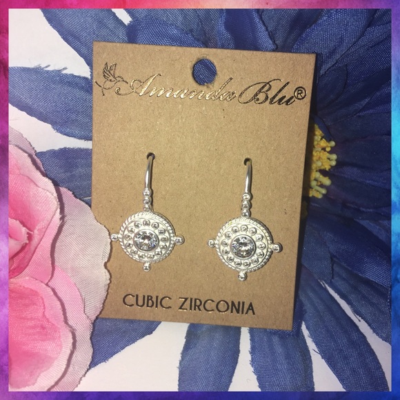 🆕 Luxurious Unique Medallion Lever Back Earrings - Picture 2 of 3